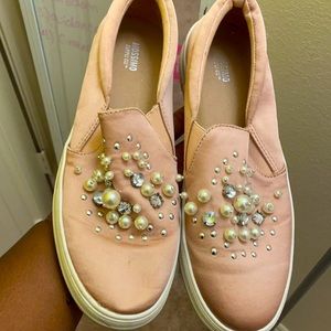 Pink casual tennis shoe